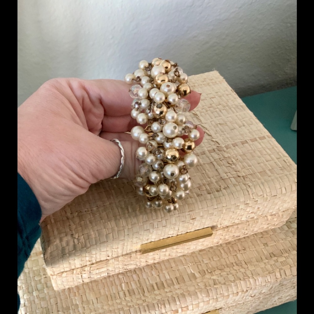Vintage stretch pearl bracelet